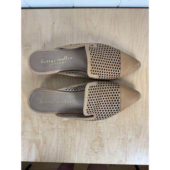 Bettye Muller Women's Concept Cara Perforated Leather Mules Brown Tan Size 7M - Picture 3 of 9